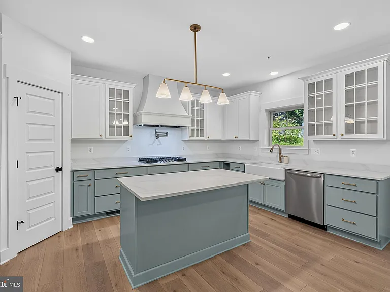 1490 Thurston Rd — Photo 12