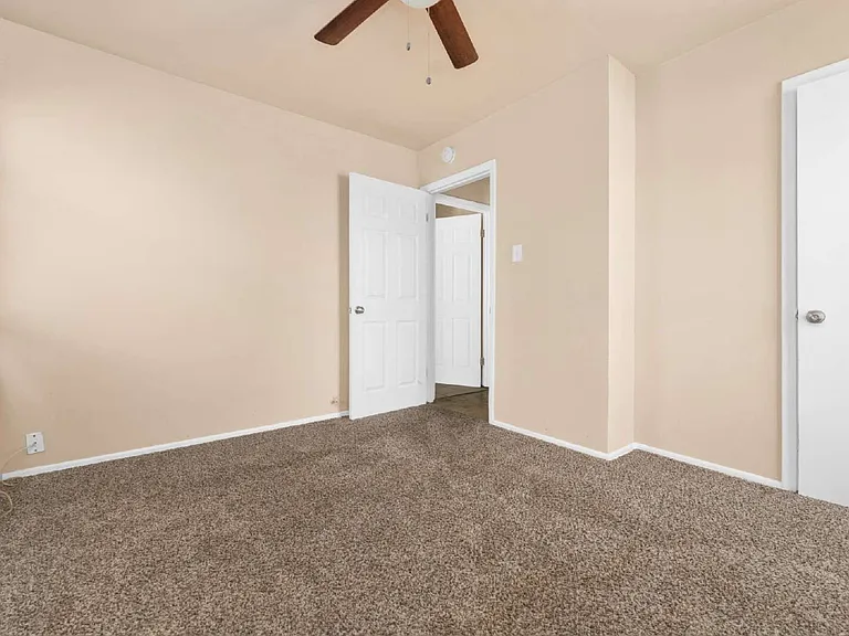 218 E Villaret Blvd — Photo 16