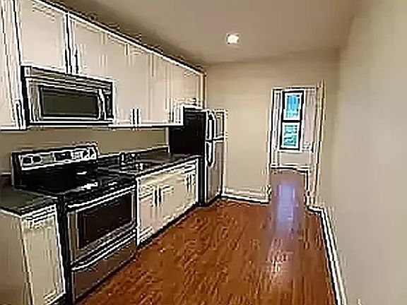 3rd image of 347 W 16th St #L1a