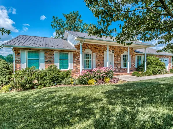 418 Yates Estates Cir, Cedar Bluff, VA 24609