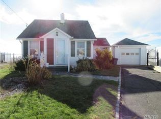 258 Sequams Lane Ctr, West Islip, NY 11795