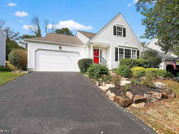 2nd image of 526 Larkins Bridge Dr