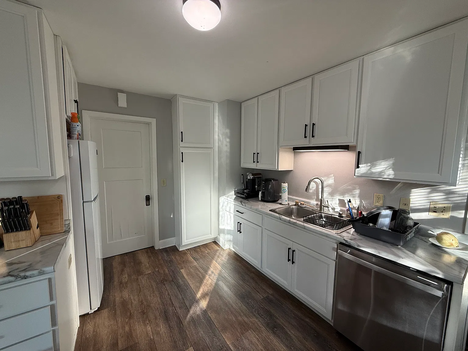 5 bed, 2500 sqft, $4,495 — Photo 4