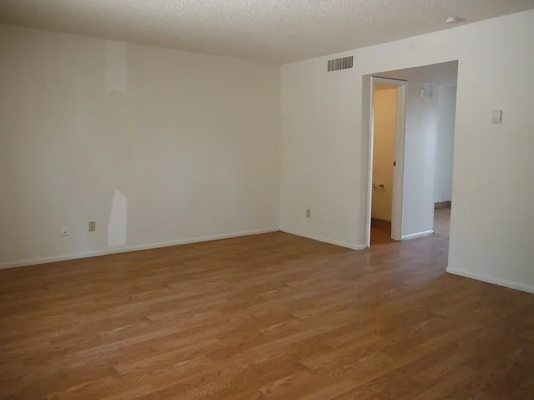 300 Dorado Pl SE — Photo 2