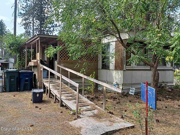 2nd image of 3050 E Selkirk Ave