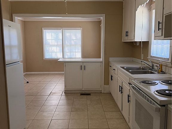 3rd image of 216 Brainerd Ave