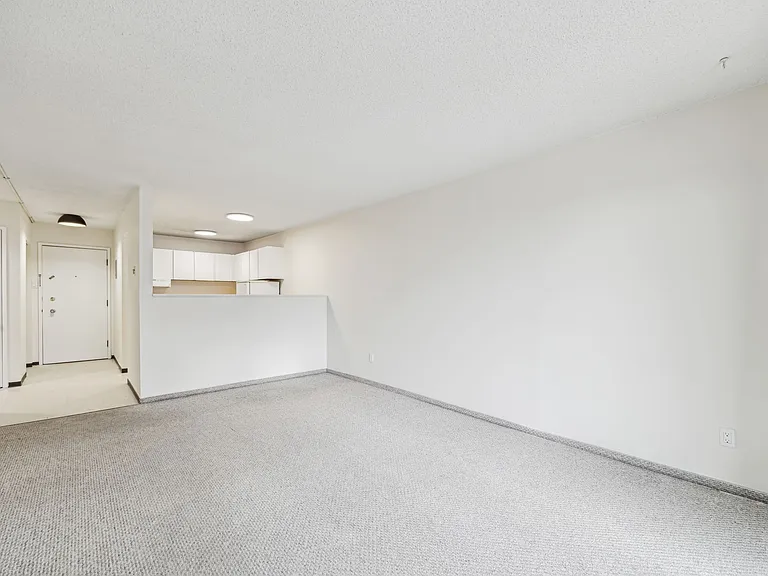 510 58th Ave SW #302 — Photo 4