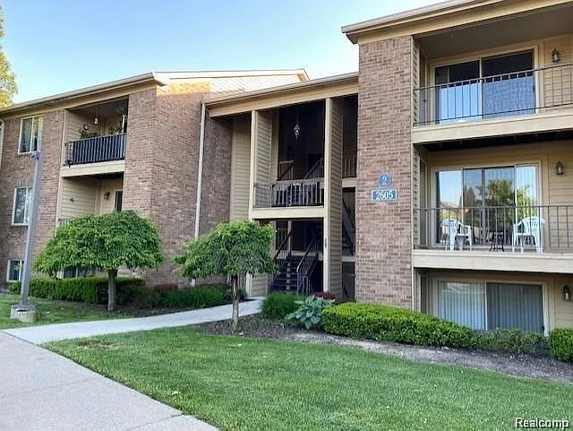 2605 Greenstone Blvd #210