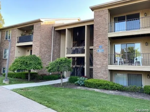 2605 Greenstone Blvd, Auburn Hills, MI