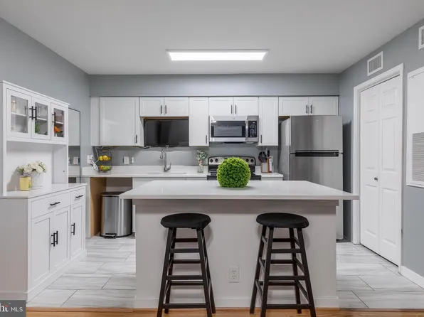3312 Wyndham Cir APT 306, Alexandria, VA 22302