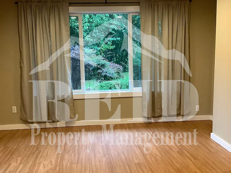 4813 Sandra Ln NE — Photo 5