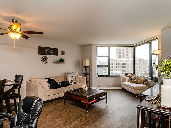 3rd image of 401 E Ontario St APT 2706
