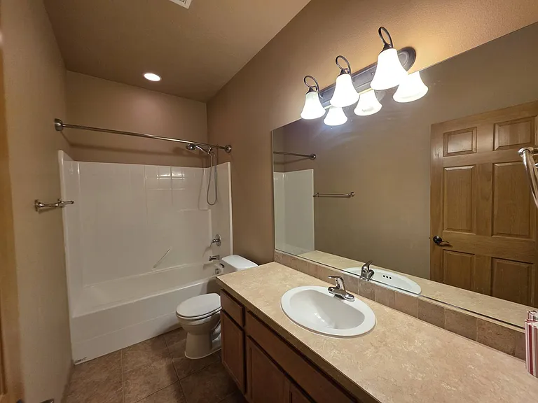 2300 Meridian Ave — Photo 21