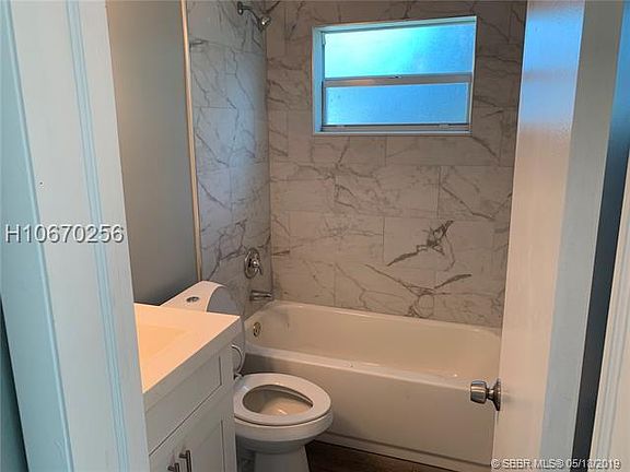 4th image of 2760 NE 4th Court