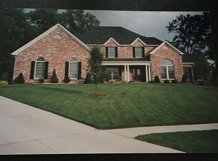 2381 Maybrook Ln, Saint Louis, MO 63122