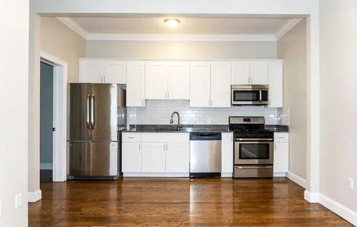 3 bed, $2,950 — Photo 2