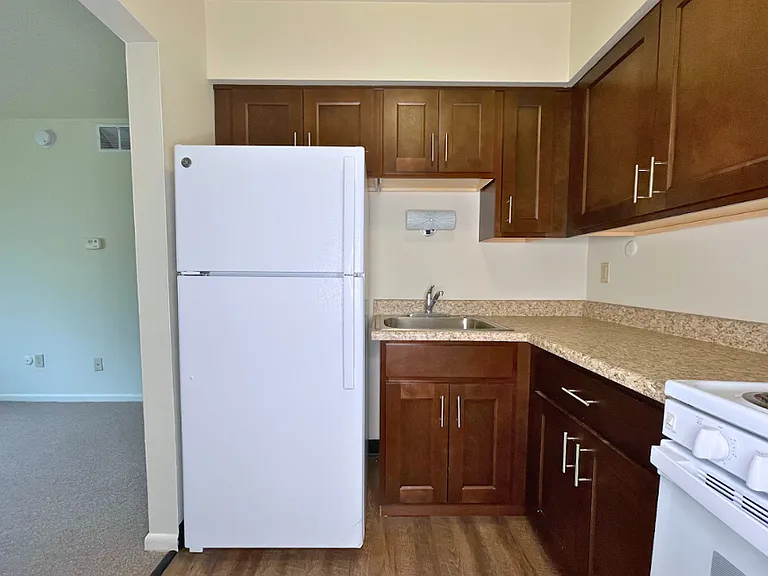 Oak Creek Apartments — Photo 6
