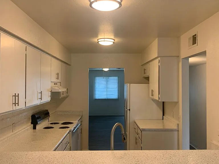 Taylor Heights Apartments — Photo 41