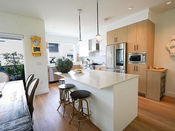 4th image of 12585 104a Ave #38