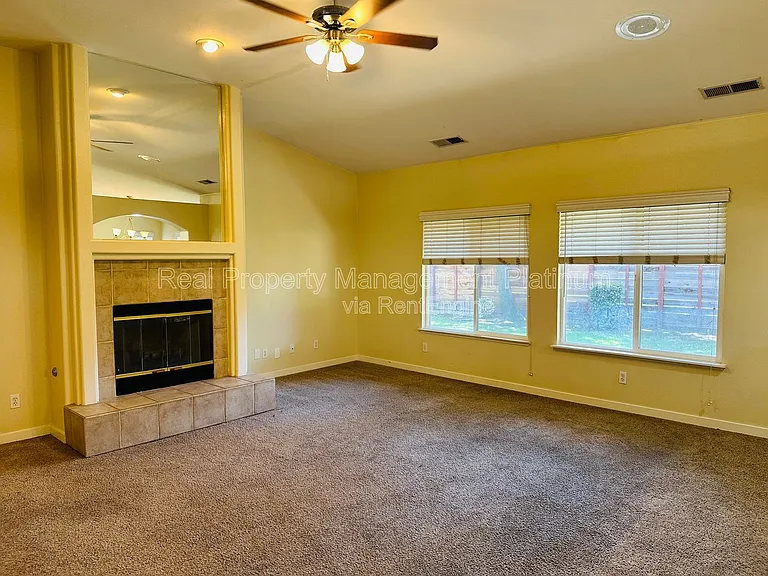 2012 Riverview Dr — Photo 4