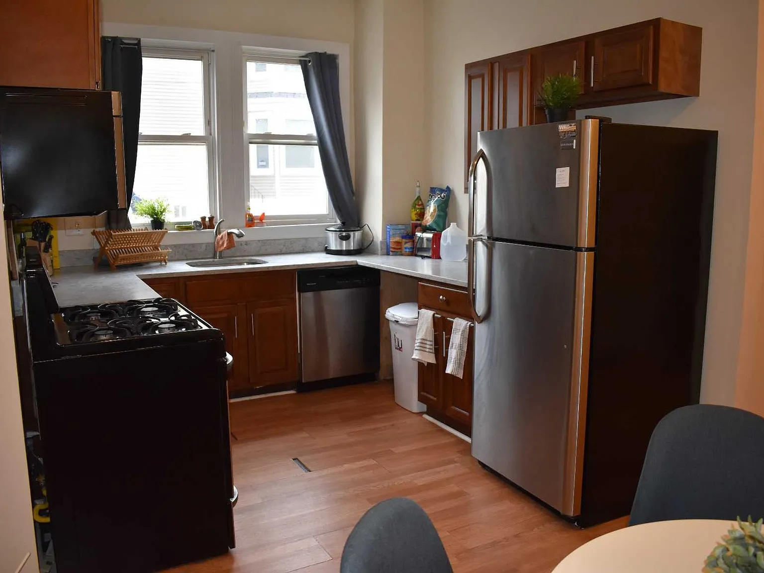 4 bed, $2,800 — Photo 4