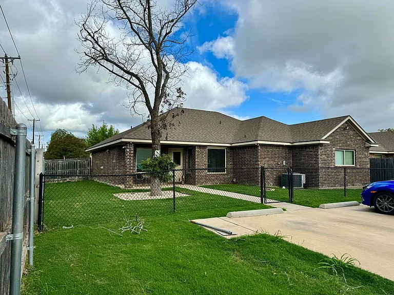 220 Church Ave — Photo 15