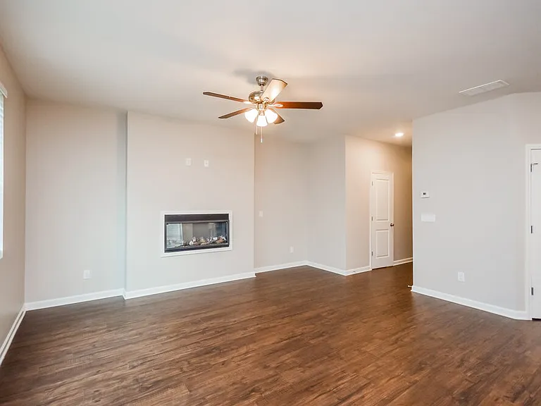 612 Moorings Ave — Photo 4