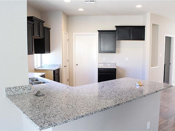 4th image of 13241 Emerald Hills St