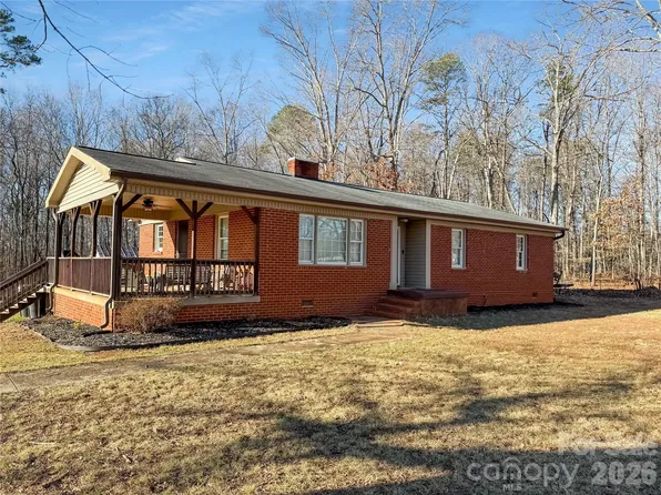 135 Bent Twig Dr, Statesville, NC 28677