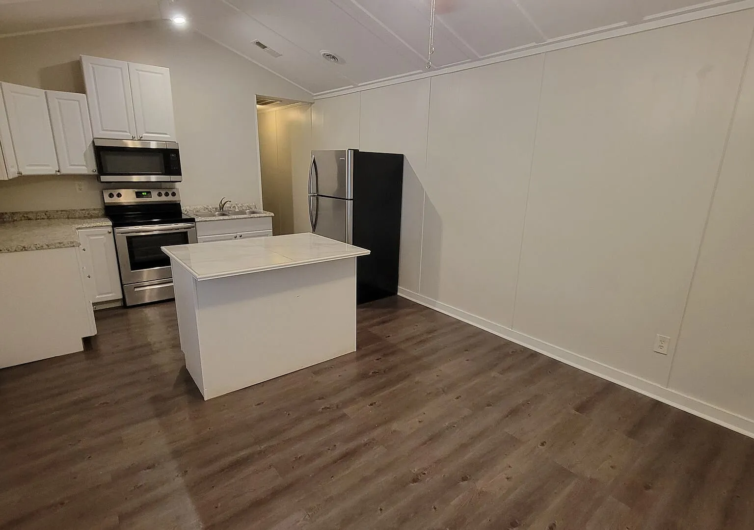 1 Bed, 1 Bath Apartment in Greenville Available — Photo 2