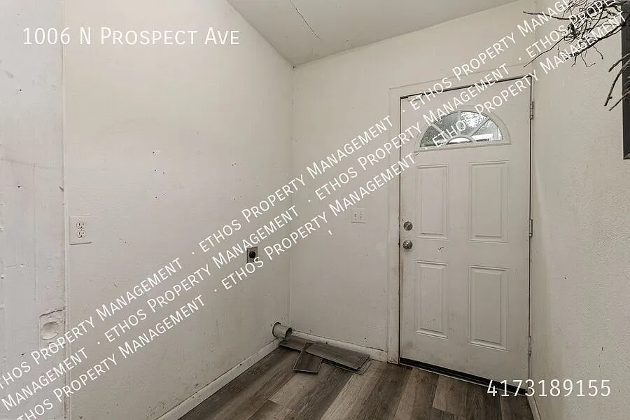 Preleasing now! Available for showing on 9/14. 2 bed/1 bath near Highway44! — Photo 3