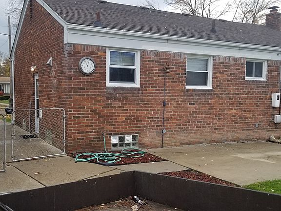 3rd image of 31241 Burton St