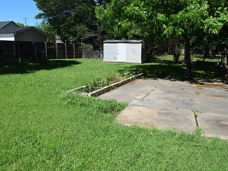 1143 N Lockhart St — Photo 12