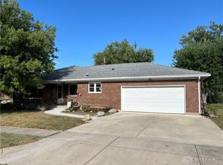 16 Brookside Dr, Brookville, OH 45309