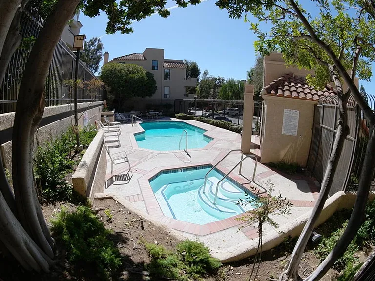 33 McAfee Ct — Photo 3
