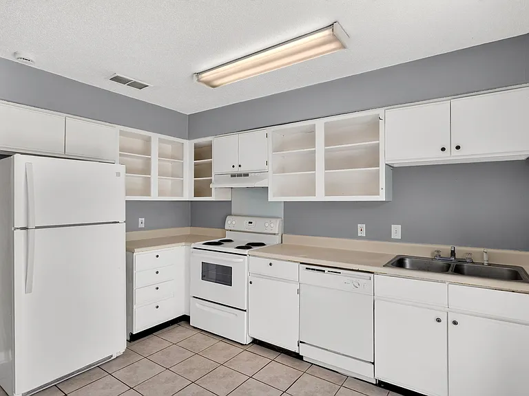 12 Belfair Dr — Photo 13