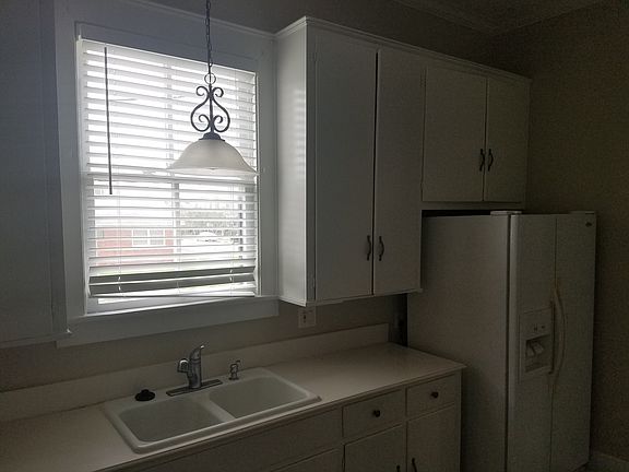 5th image of 1727 Winnie St