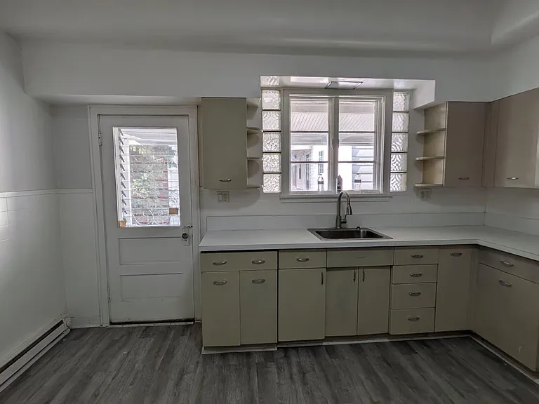 307 W Centre St — Photo 18