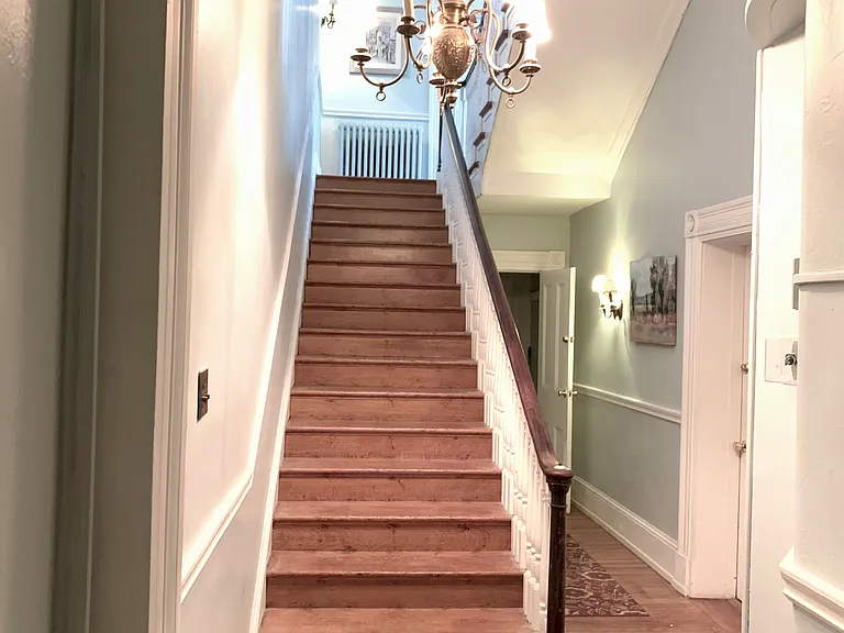 1024 Clinton St — Photo 3