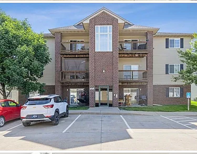 1st image of 1345 SE 6th St #304