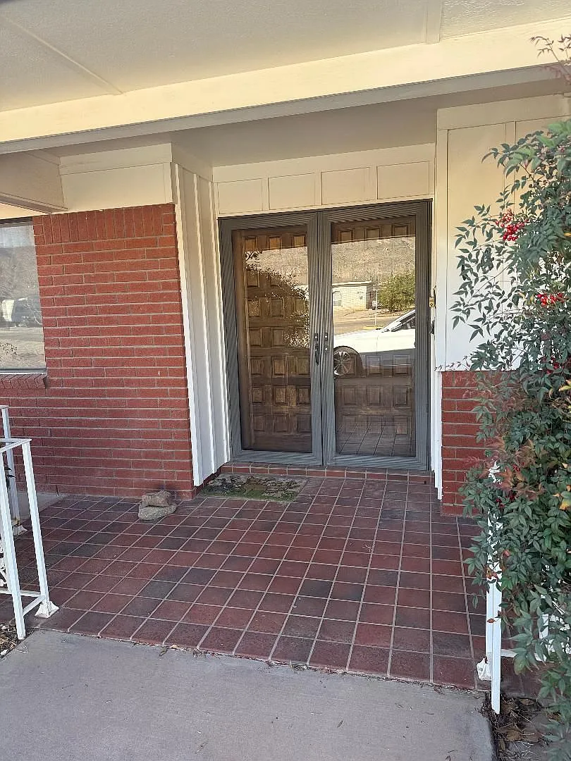 Building Photo - 1409 Juniper Dr