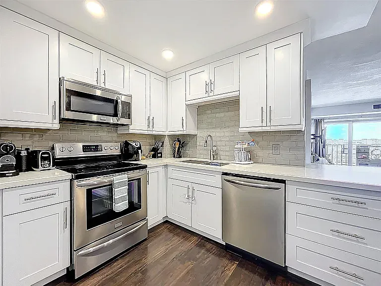 1625 SE 10th Ave #803 — Photo 2