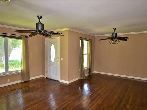 5th image of 205 SE Tarrant Ave