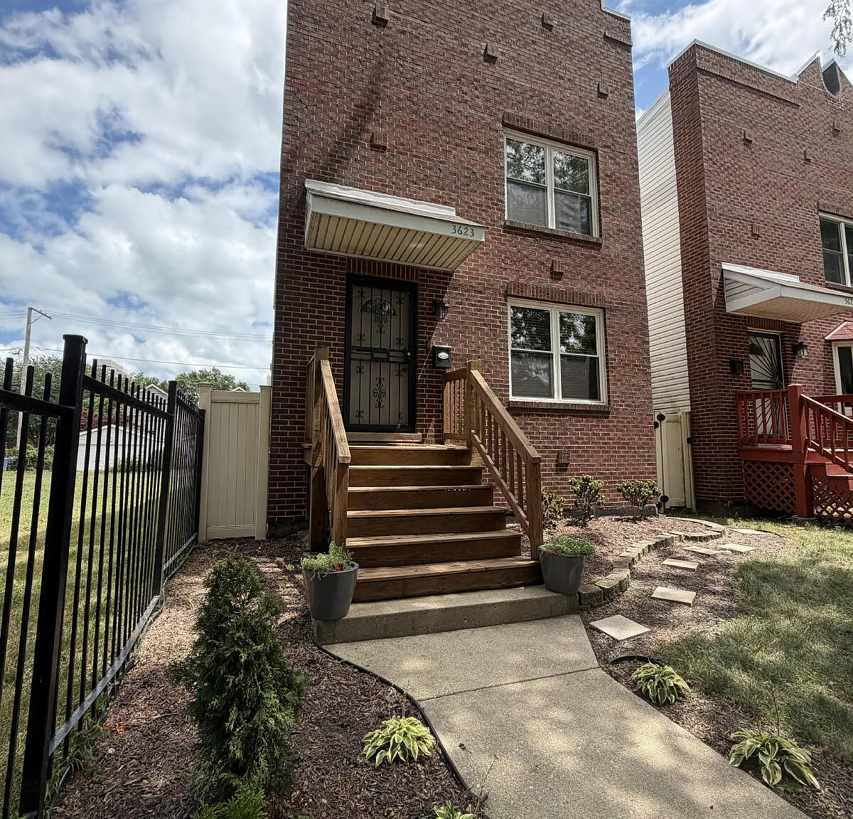 3 bed, 1.5 bath, 1400 sqft, $3,500 — Photo 1