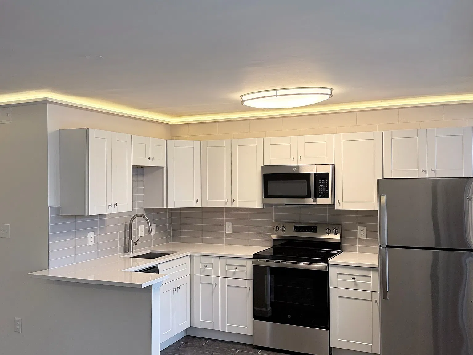 2 bed, 760 sqft, $1,950 — Photo 2