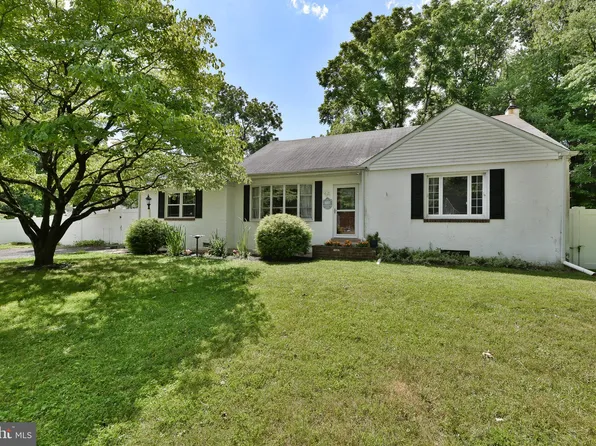 1240 Benn Ln, Warminster, PA 18974