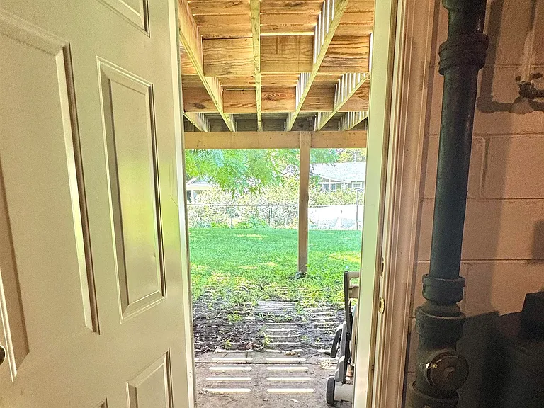 222 S Midvale Blvd — Photo 37