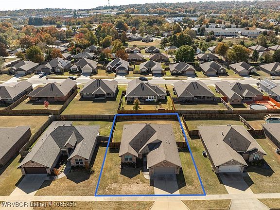 3rd image of 325 Copsey Dr