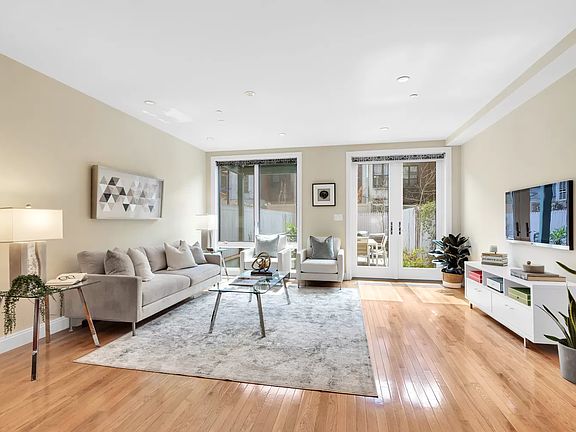 3rd image of 148 W 121st St