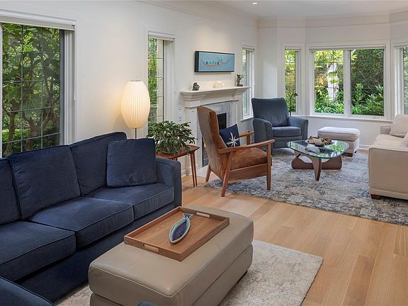 3rd image of 1880 Chandler Ave #8